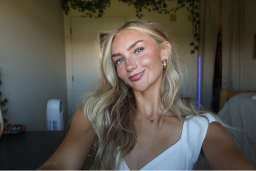 Chloee Leslie