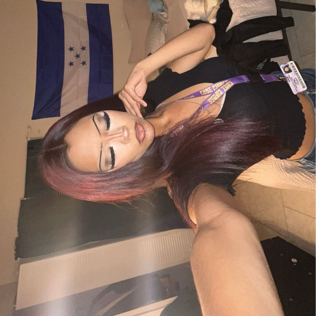 Valeria Flores