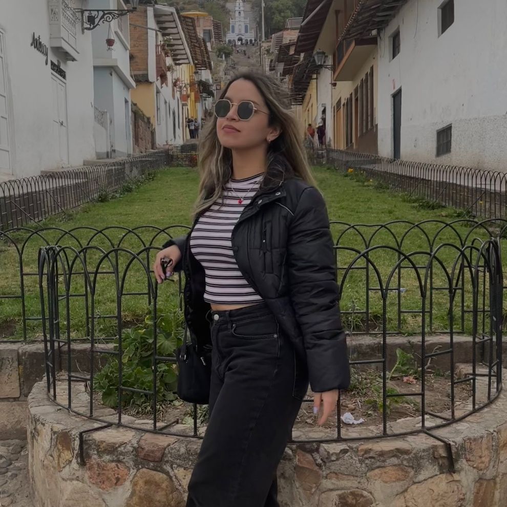 Anna Leon