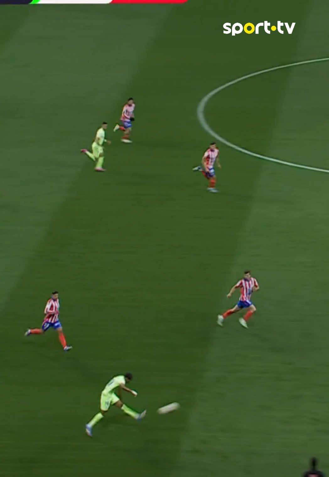 Yamal está a calibrar a trivela 💫 #sporttvportugal #futebolnasporttv #TikTokDesporto #barcelona #atleticodemadrid