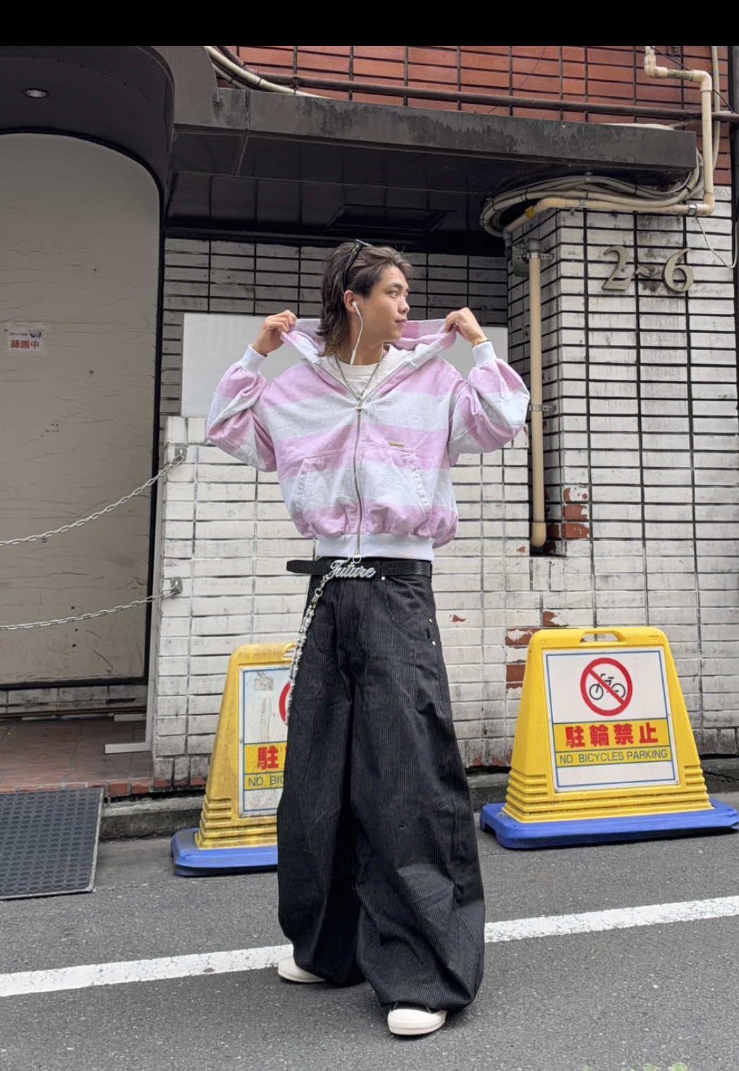 Fall outfit 🍂親友が幸せそうで嬉しい。僕もすぐそこにいく‼️ #streetwear #streetstyle #outfitinspo @SCUFFERS @futureherz_official @IFEELLUCK...
