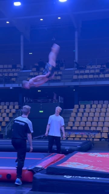 TRIPLE LAYOUT 2022 VS 2023🔥🤯 Looking back on my first ever Triple Layout on the @faceoffevents stage compared to my...