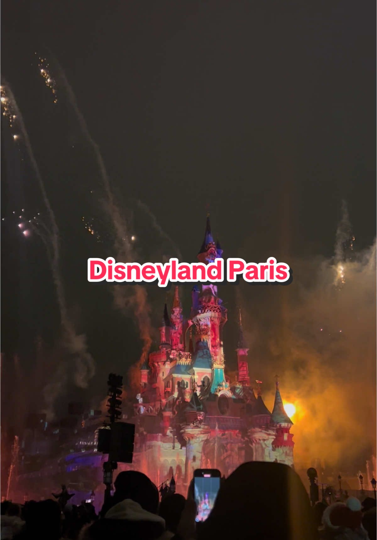 📍Disneyland Paris @ Christmas 🎄🎅 #fypage #discover #disney #disneylandparis #christmas #fyp @Disneyland Paris ✨
