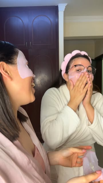 💆🏻‍♀️Yo poniéndome mascarillas soy un tema 🤣🤣🤣 🍀Estos son los momentos más lindos de la vida. Gracias sis @norm...
