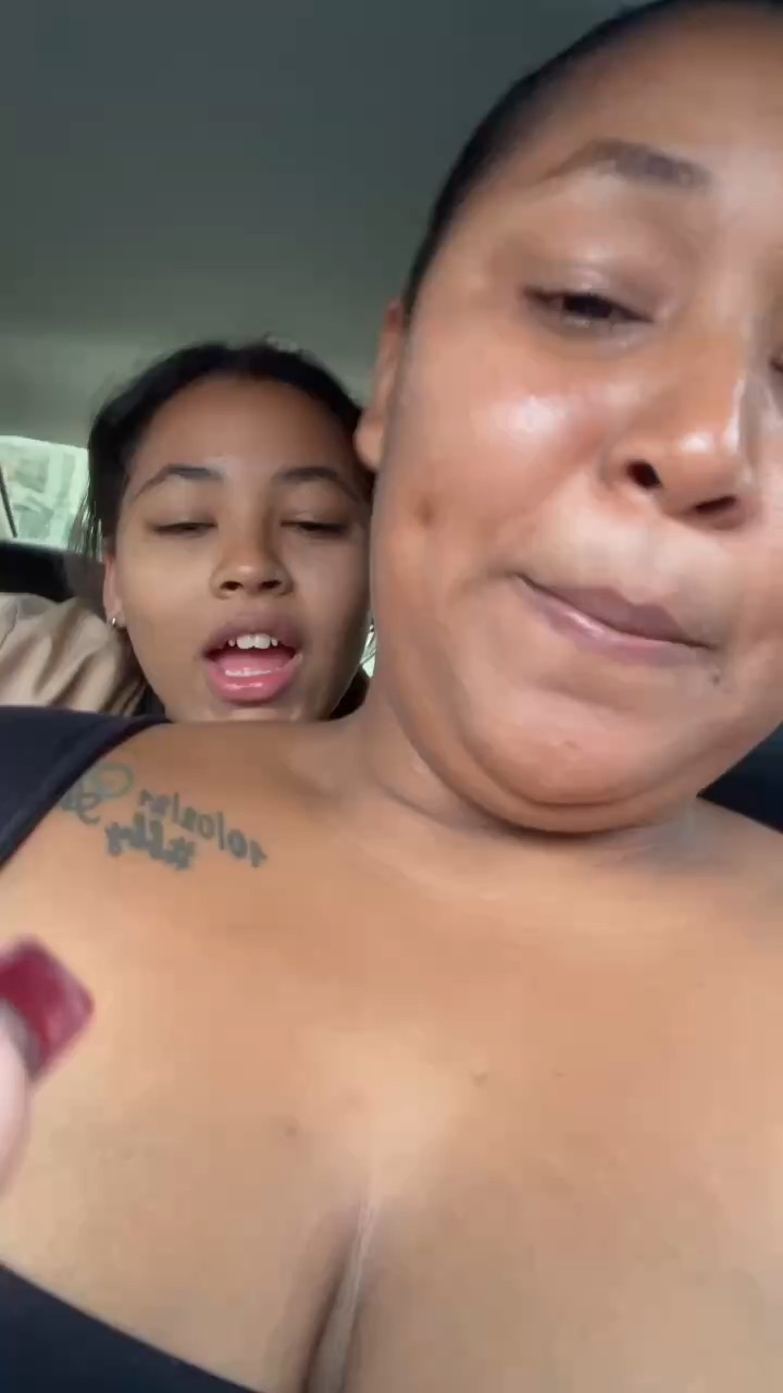 Mi hija y su mamá en relajo para los cámara