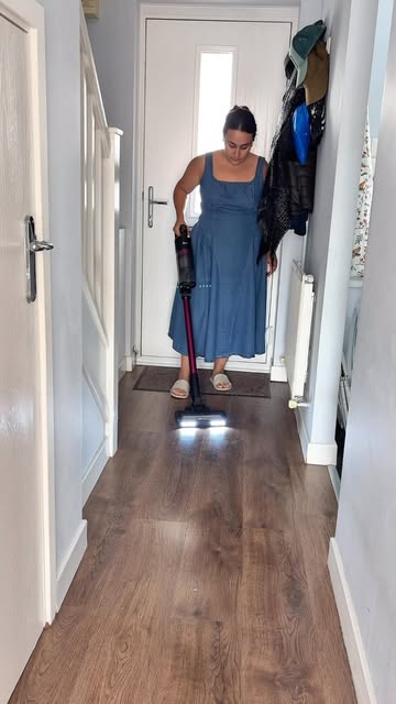 Two cats + a toddler = constant cleaning 😂🐾 The Hoover HF1 Max has made it so much easier — lightweight, cordless,...