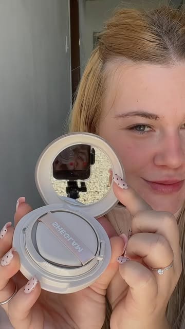 Olha esse recebidos lá da @sheglam_official 🤩😍 Gente é surreal o acabamento que fica na pele, tô apaixonada #shegla...