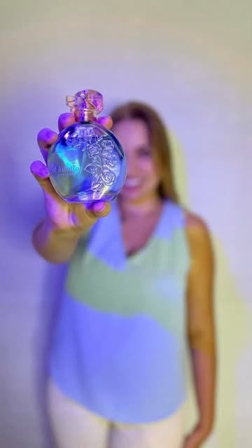 💙✨ Sabe aquele cheiro de banho tomado que conquista, mas com um toque de elegância e personalidade? O novo Floratta...