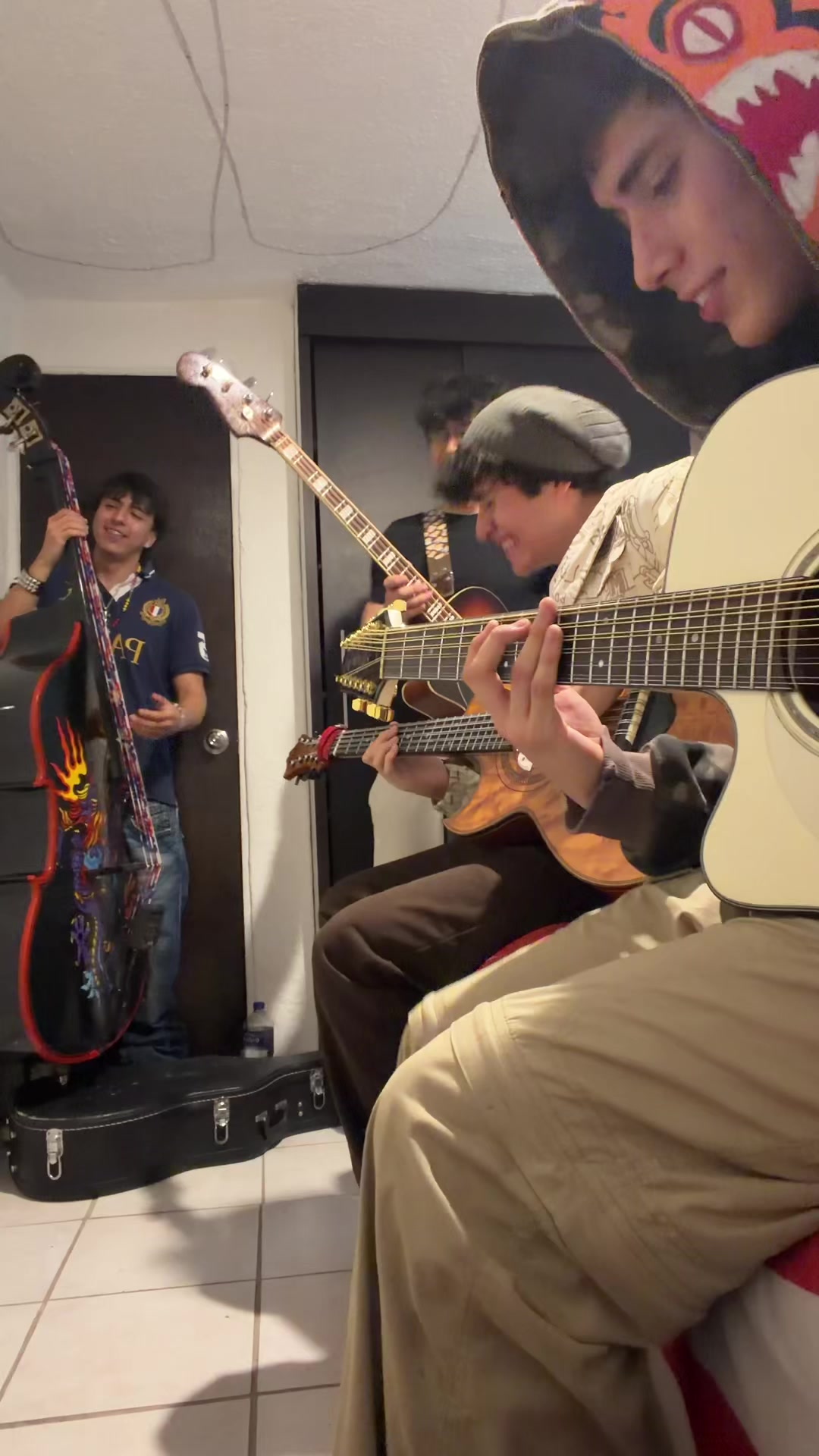 Pero no te enamores #Viral #tololoche #requint #bajoquinto #bass @Angel Coronna @themanyy_ @P4NTERA