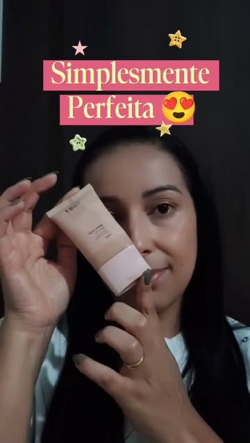 Base efeito Mate Love Rain,perfeita para cobrir imperfeições, resistente à água com longa duração. Perfeita para quem...