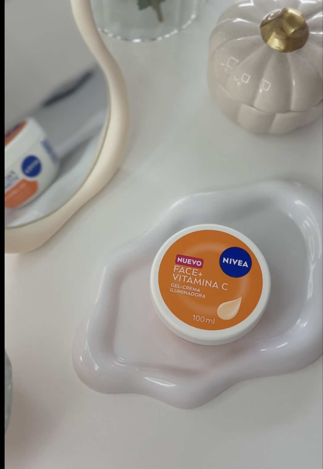#publi ✨ Team Glowy Skin?🍊 Hidratación hasta 72 horas y una piel con efecto GLOW ✨ ¡Un imprescindible para tu rutina...