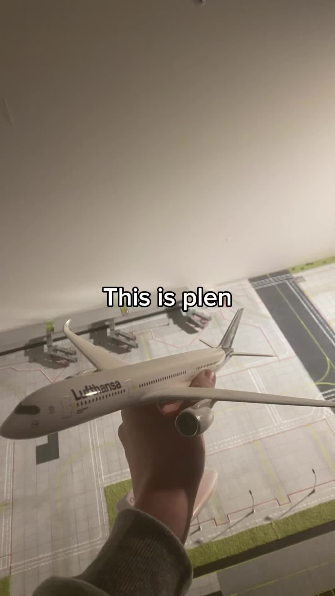 I LIKE PLEN😊#viralvideo #buildingamodelairport #modelairport #modelaircraft #viral #militaryairbase #belugawhale
