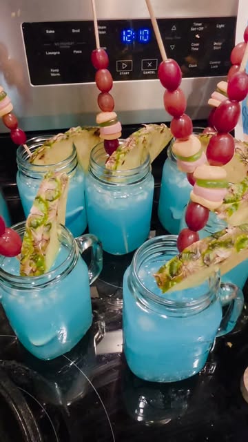 Your kids don’t need a gourmet dinner to think family movie night is magical! 🍍🫧 Our SpongeBob night looked extra f...