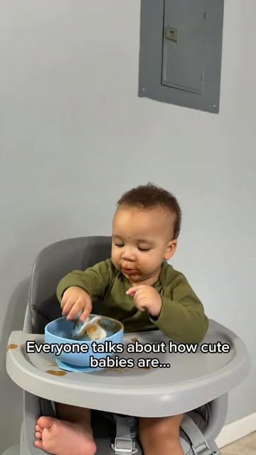 Everyone talks about how cute babies are… but nobody talks about the MESS they make! 😂🍼💚 From messy mealtimes to l...