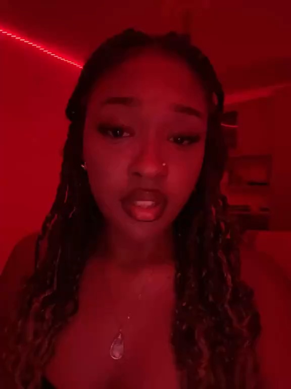 👸🏽