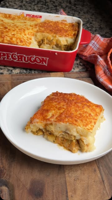 Hay recetas que terminan siendo mucho más que una comida ❤️ Este pastelón de mandioca con pollo es de esas recetas qu...