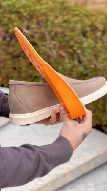 Elegância sem esforço. 🤎🩵 O mocassim da @druonbr é aquele tipo de peça que transforma o look sem precisar exagerar....