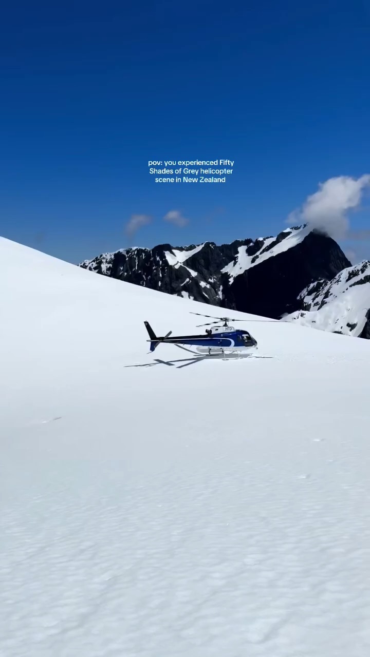 New Zealand helicopter smow mountain view
