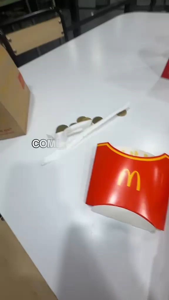 Eat Mcdonalds with me