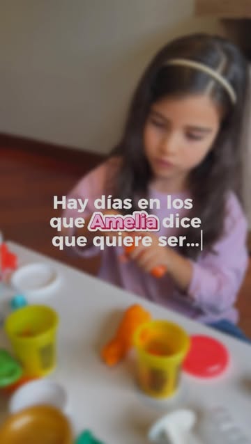 Mientras ella descubre qué quiere ser… yo disfruto verla crear, imaginar y divertirse como niña. 💛 Estos momentos pa...