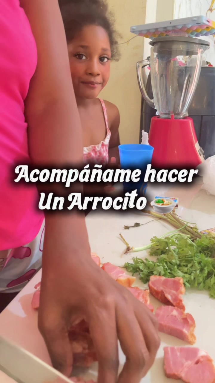 Mi primer video cocinando Cocinando🥴Apóyenme #cocinafacil#almuerzo #creatorsearchinsights #famous #hogar