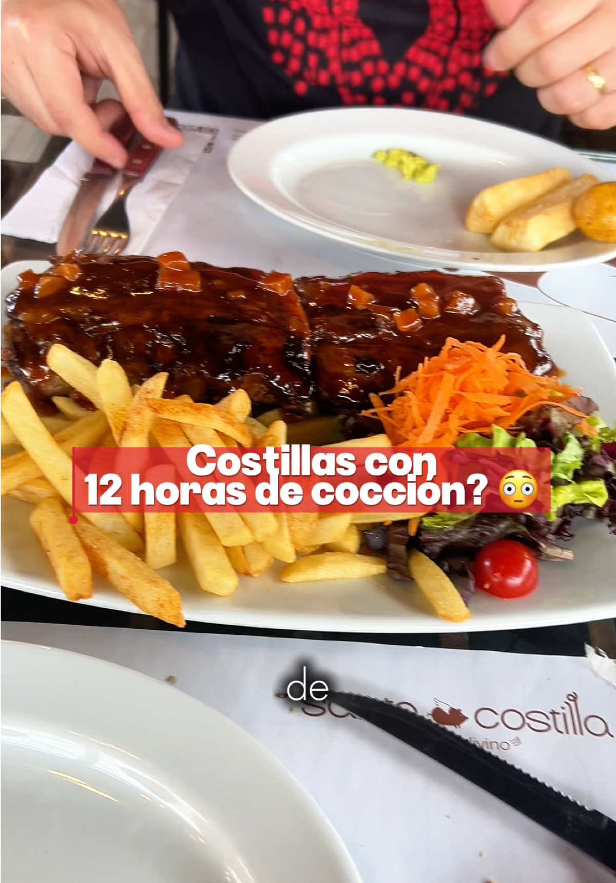 Costillas con 12 horas de cocción lenta? Así es! En Santa Costilla las consigues y tengo que confesar que hace tiempo...