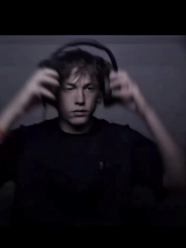 use headphone best experience🎵🎧🎶❤️ . shape of you slowed reverb 8bit . #song #slowed #music #fyp #8d