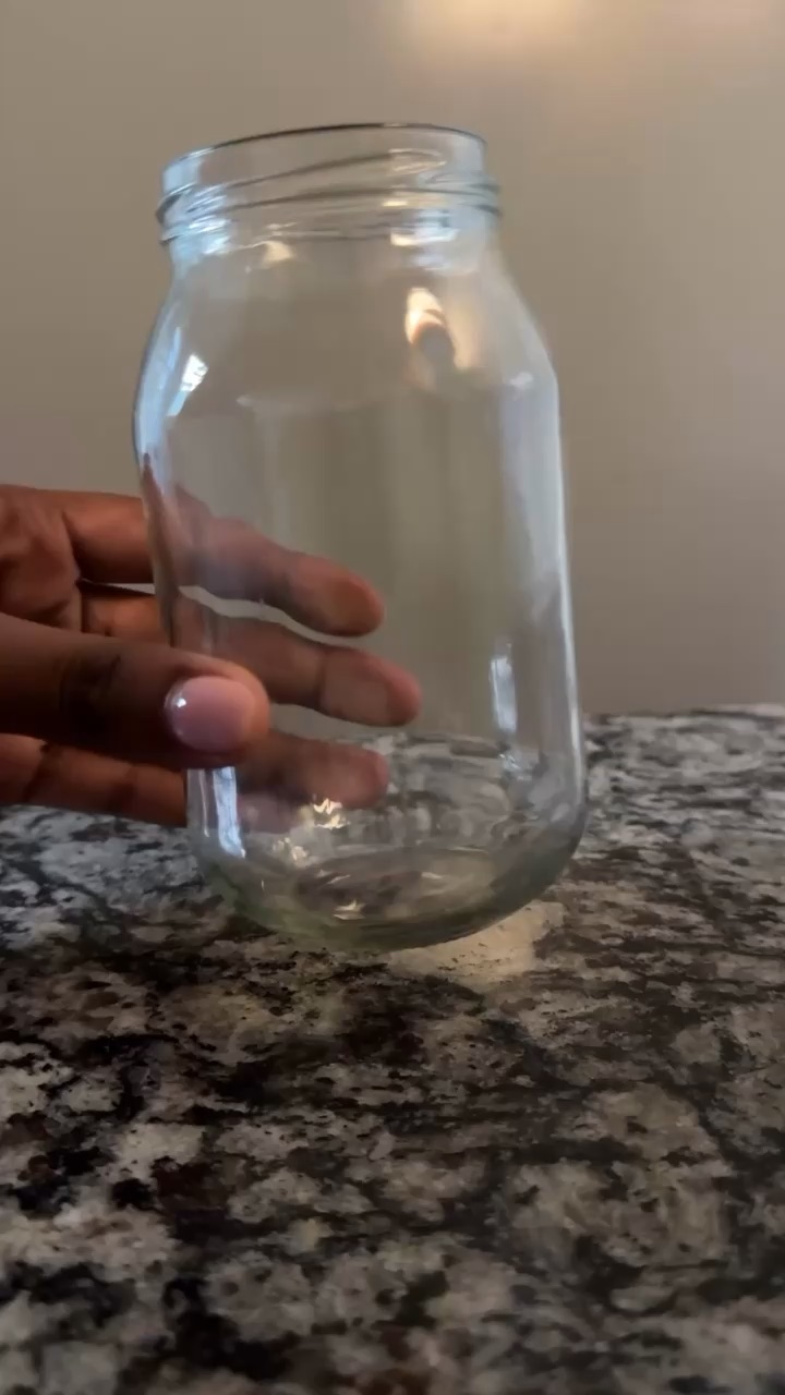 Let’s learn how to make ice coffee together.