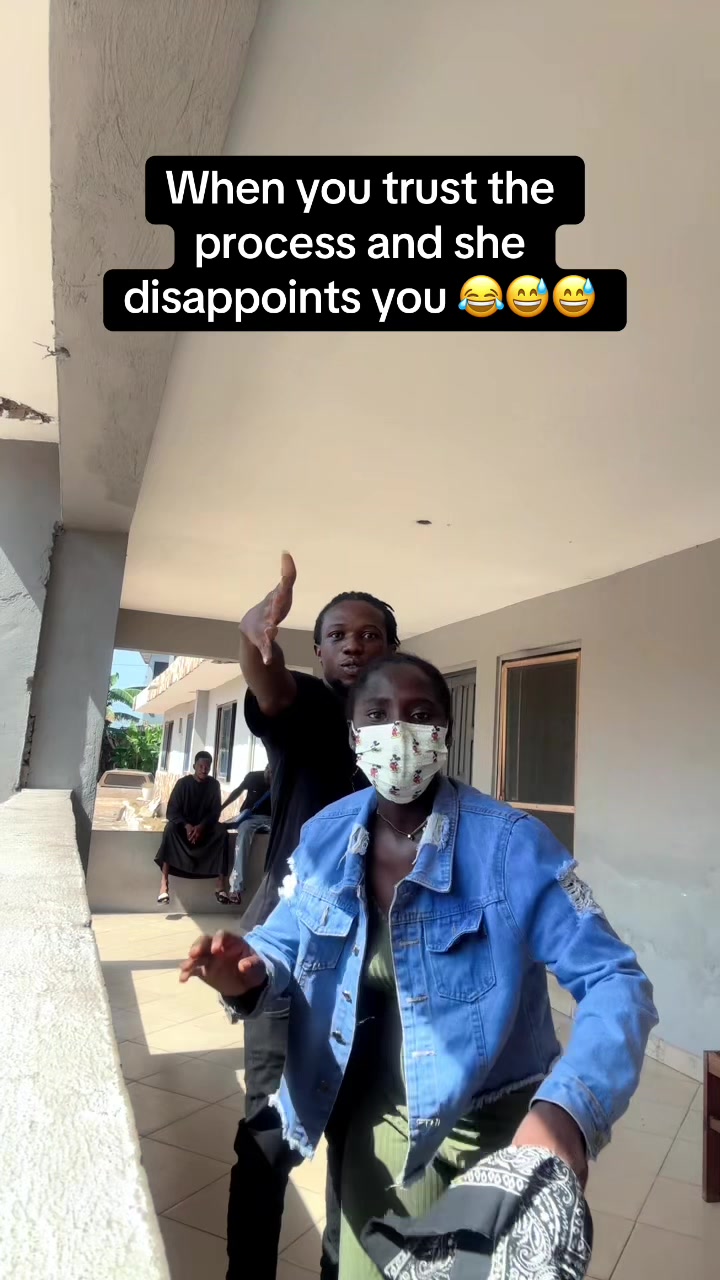 She no sabi anything 😅@BLACKBERRY🖤 @MOJA #viralvideo