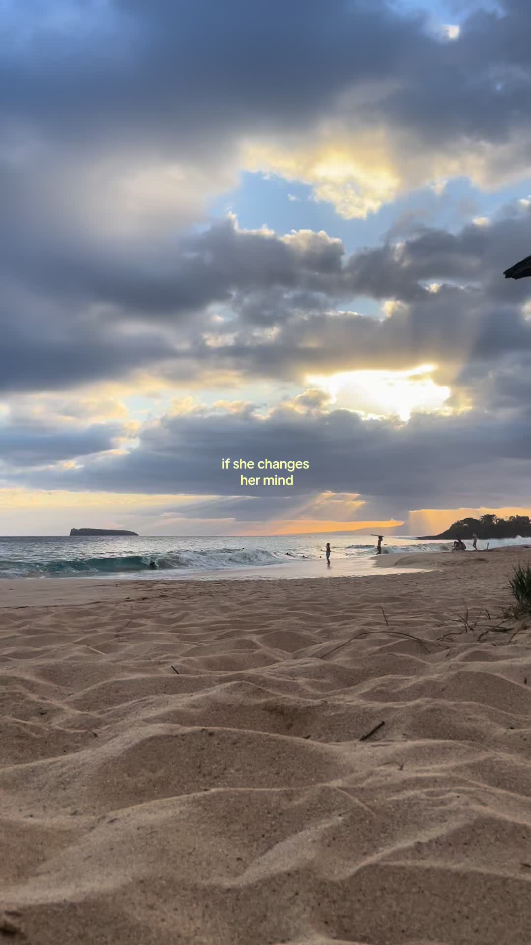 a solo beach trip in maui, yes pls