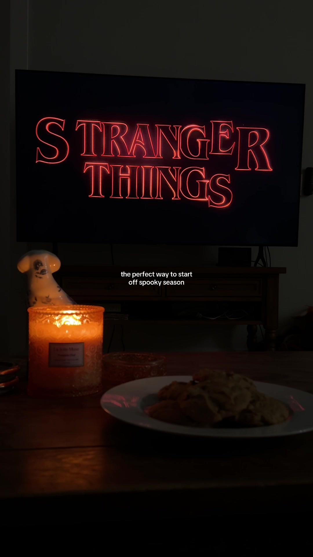 you can feel it in the air 🍂🎃👻 #strangerthings #fall #halloween
