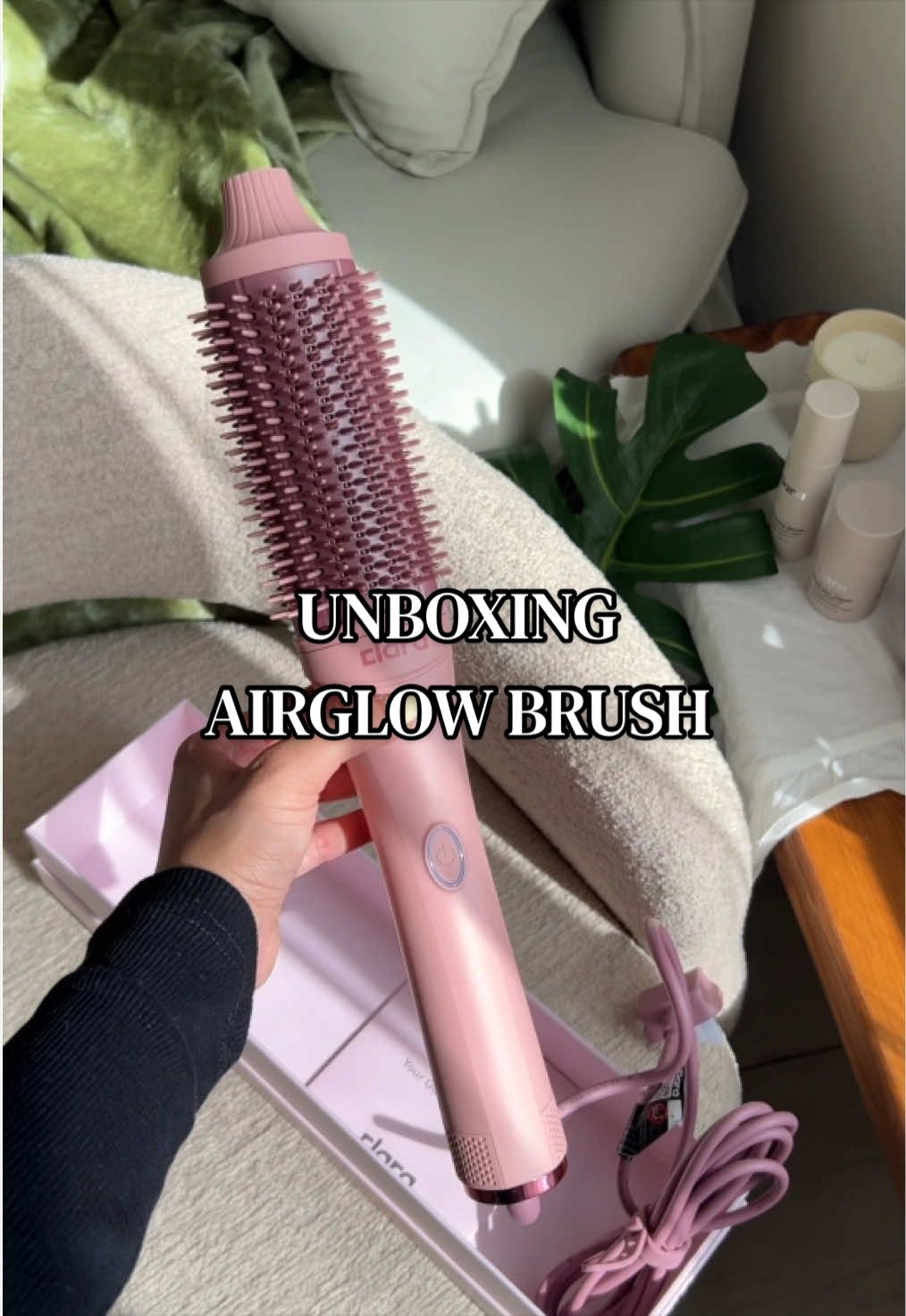 Unboxing لـ Clara✨ الـ Airglow brush صار لي فترة أستخدمها يومياً، ومرة عجبني إن صوتها مو مزعج وهادية.. وأرسلوا لي بعد...