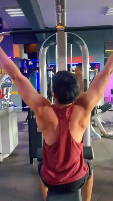Creo que ya me empiezo a ver musculoso 🏋️‍♂️ #diadeespalda #backday #back #workout #backworkout #gym #gymlife #gymmo...
