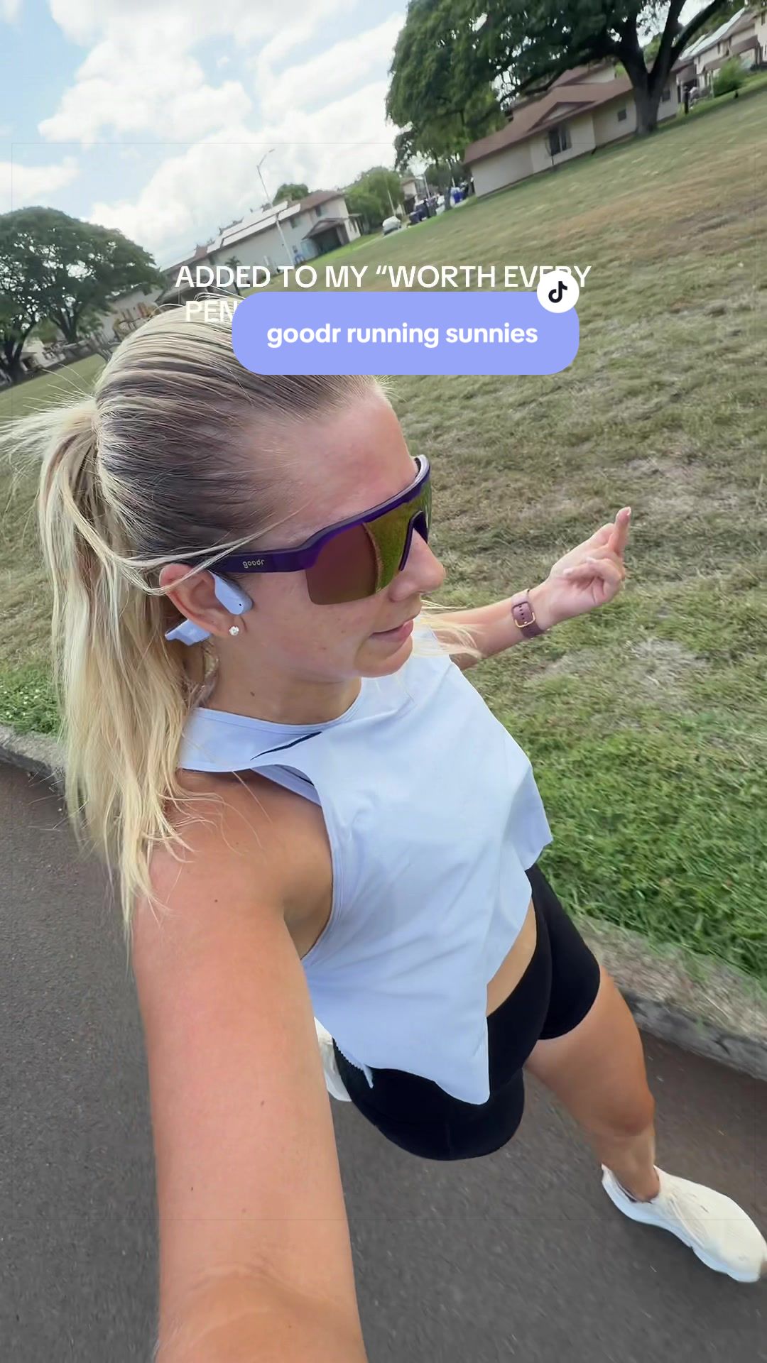 Once you wear polarized sunnies that don’t slip… you’ll never go back. #goodr #runningsunglasses #runnergirl #runnert...