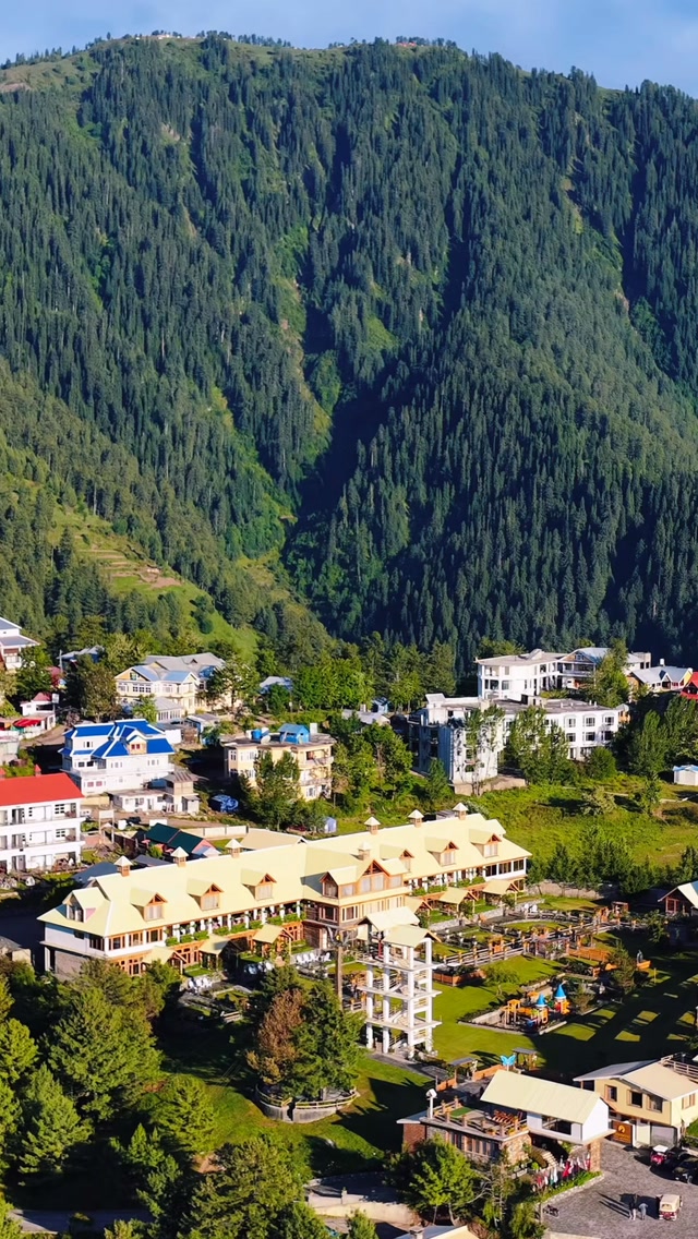 Leave the noise behind and let the mountains set the mood. Fresh air, peaceful surroundings, and a stay made for slow...