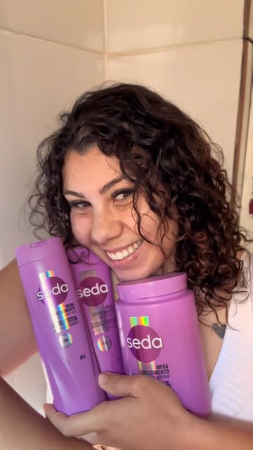 Quem aí também ama um cabelão cheio de volume? 😍💜 A linha Seda Mega Crescimento chegou para dar aquela força na nos...