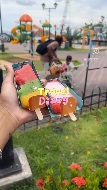 Travel with our family of 4 around the world🧳. 🗺️ Have you ever thought about moving to another country? 💭🤔 Let m...