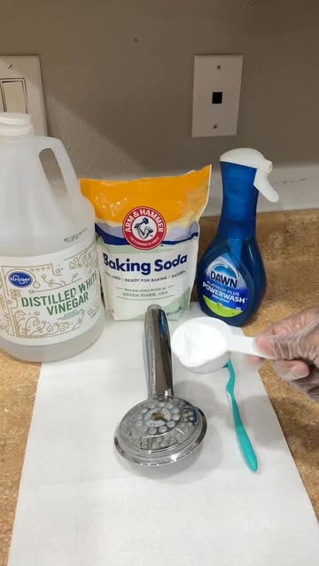 POV: Your shower head had hard water buildup so I gave it the spa treatment 🫧✨Baking soda + vinegar + Dawn Powerwash...