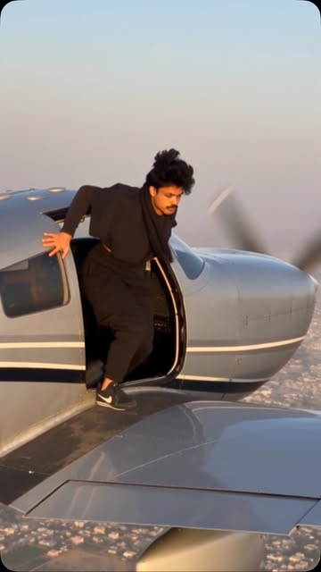 Jumping On a plane #seef #ai#higgsfield #plane#usa