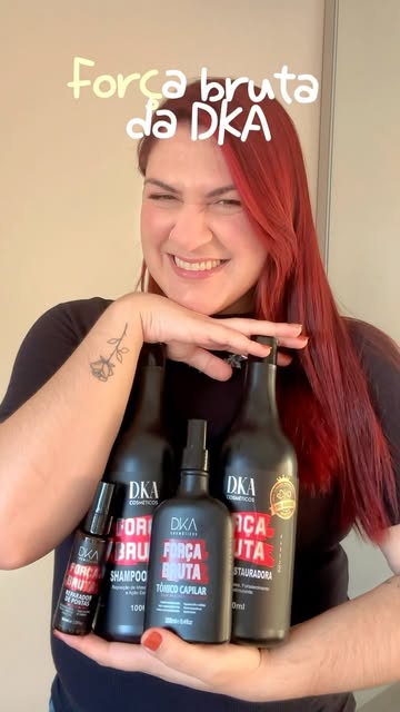 Esse kit de tratamento para cabelos Força bruta da DKA é simplesmente apaixonante! Ele atua no tratamento da quebra,...