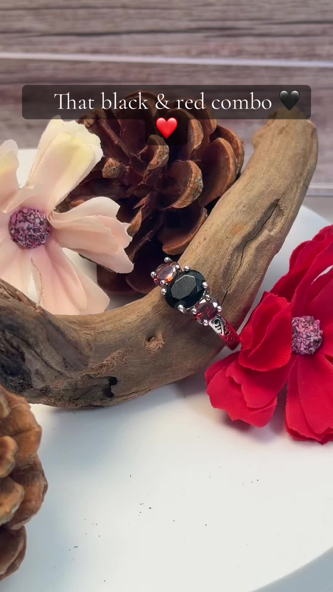 This ring deserves a full 360° moment. 🖤❤️ The black onyx, red garnet and vintage-inspired details make it such a go...