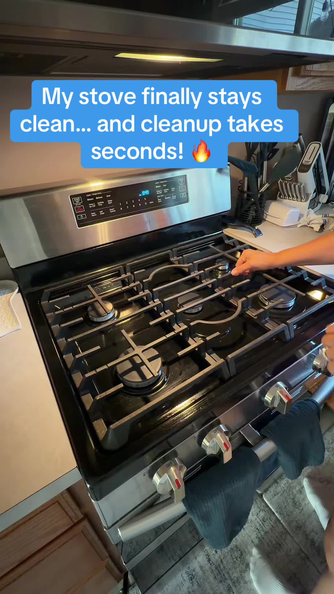 Protect your gas stove from grease, spills, and burnt-on messes with these reusable burner mats. Heat-resistant, easy...
