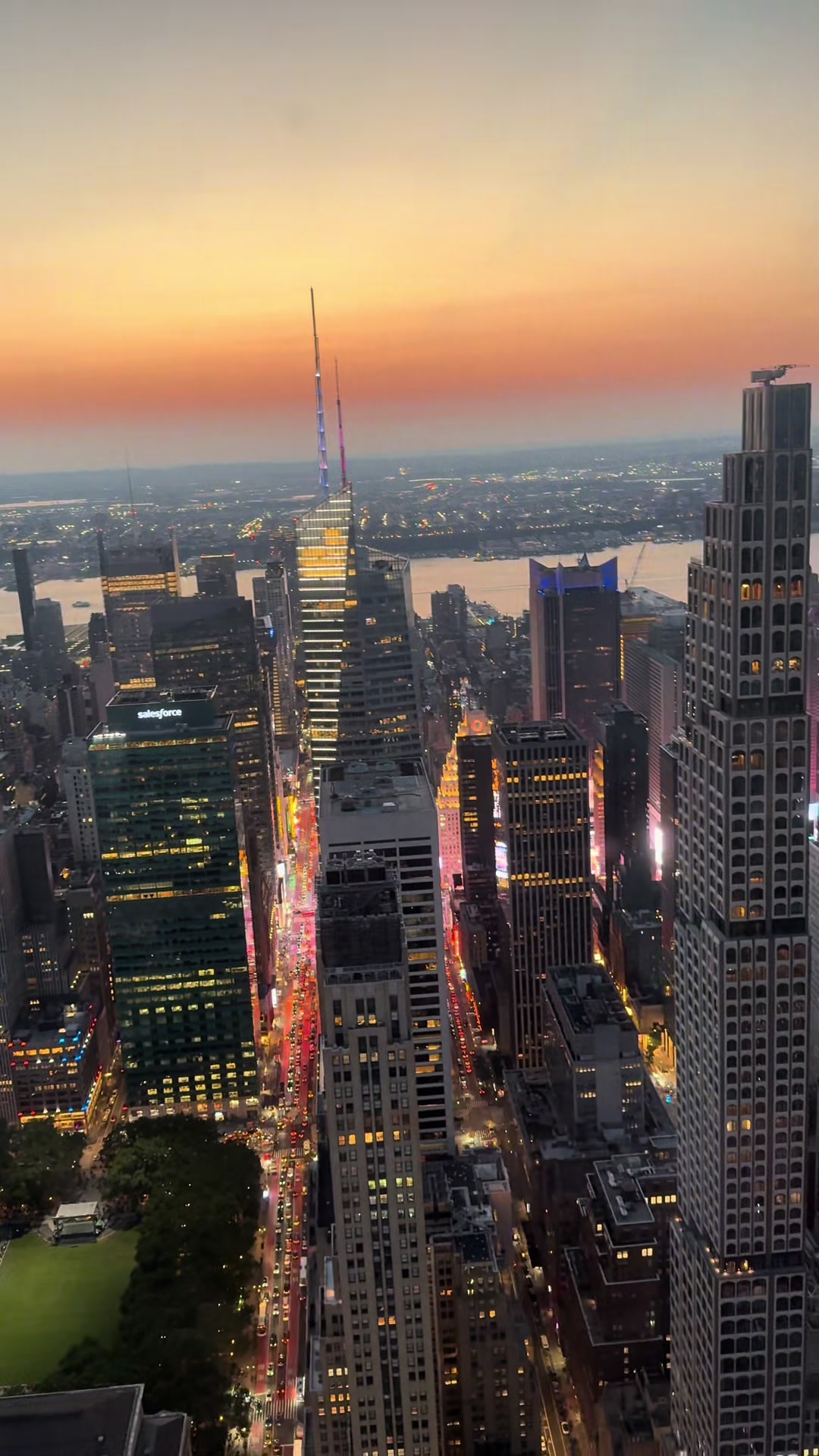 The best view with the most beautiful sunset in New York 🌇🗽✨ #newyork #nyc #summit #summitonevanderbilt #sunset