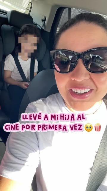 Su primera vez en el cine 🥹🍿 y uno de esos momentos que me recuerdan por qué decidí emprender desde casa. ❤️ Ser am...