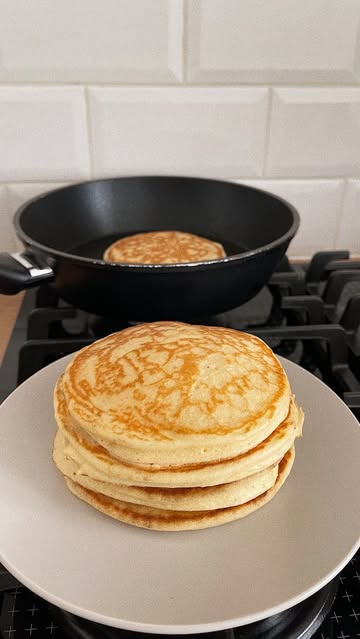 ¿Te dio flojera hacer la mezcla a mano? No te preocupes aquí va la versión fácil: prepara estos panqueques saludables...