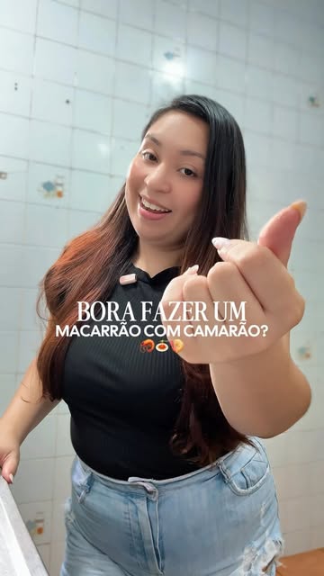 Vem almoçar comigo amiga 🤍✨ Decidi fazer macarrão com camarão pro almoço, ficou básico mas uma delícia! Amoooo 😍😍�...