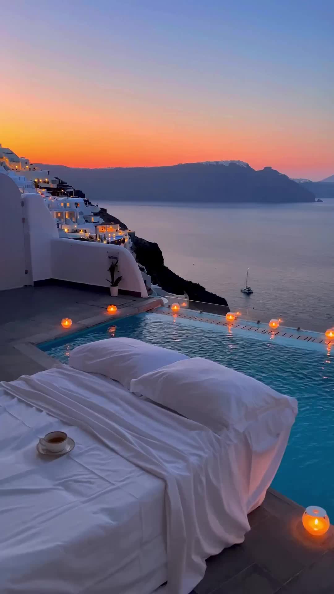 Imagine waking up here✨ #santorini #santorinisecretsuitesandspa #beautifulhotels #hotelsandresorts #luxuryvacations #...