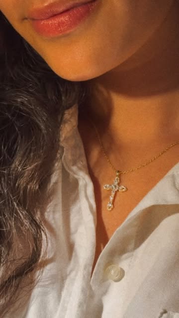 Who is Jesus to you? Link in bio for these beautiful pieces. Don’t forget to use my code: RaQ3 for a 15% off! @vanimy...