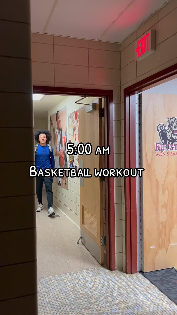 Come workout with me Season right around the corner.. 🔒 in. First of 3 workouts of the day. Pretty light workout. Be...