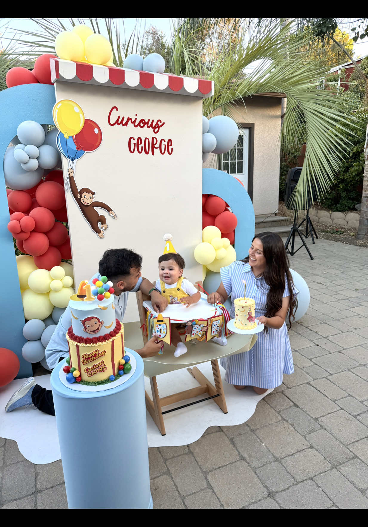 What I saw while everyone sang Happy Birthday to my little one 🥹🩵✨ #happybirthday #firstbirthday #curiousgeorge #fi...